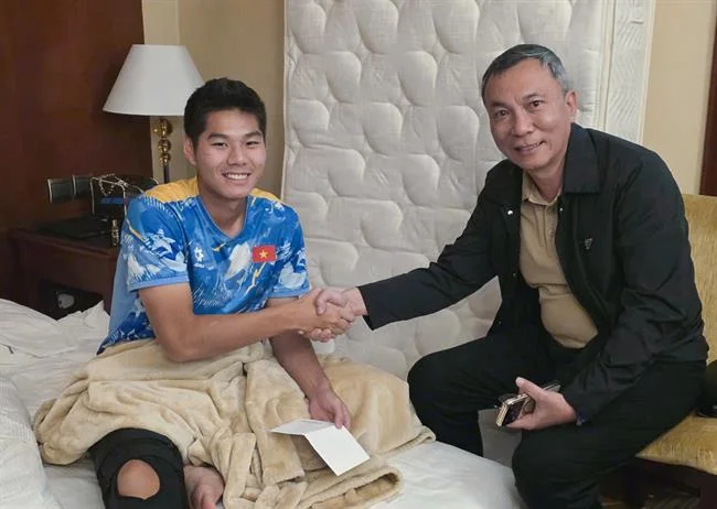 Hình ảnh mô tả công nghệ bảo mật tiên tiến như tường lửa và hệ thống giám sát 24/7
